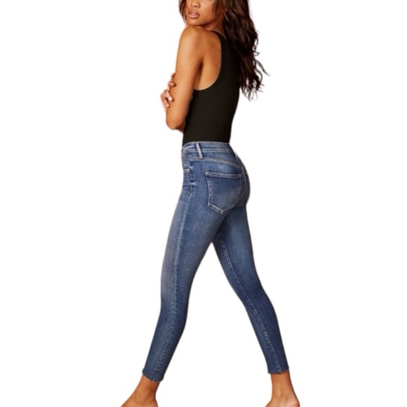 Aritzia Denim Forum The Lola Skinny Crop Jeans - Picture 9 of 9